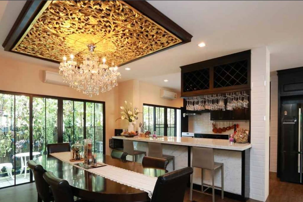 Indoor Dining for uptown 10 in Style