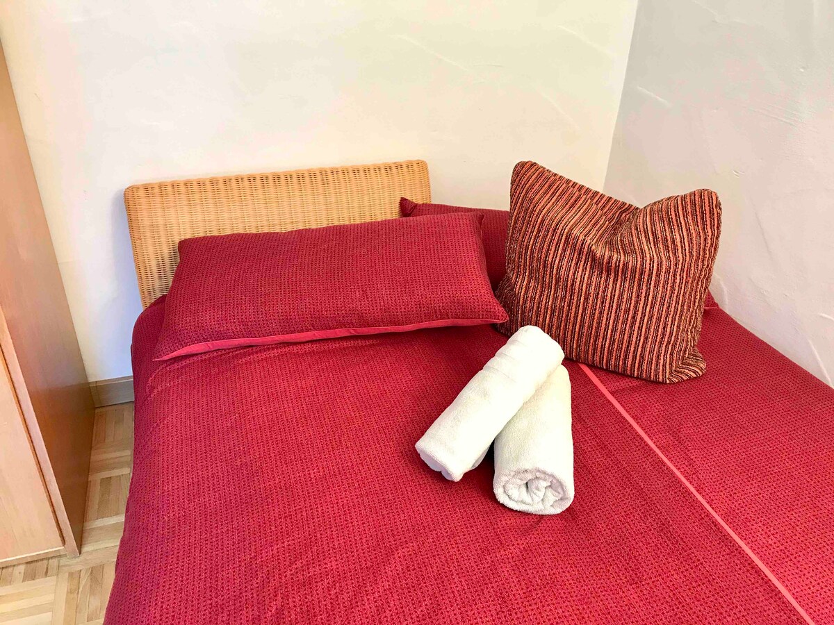 Dhoma 3: divan i vogël 140/190cm