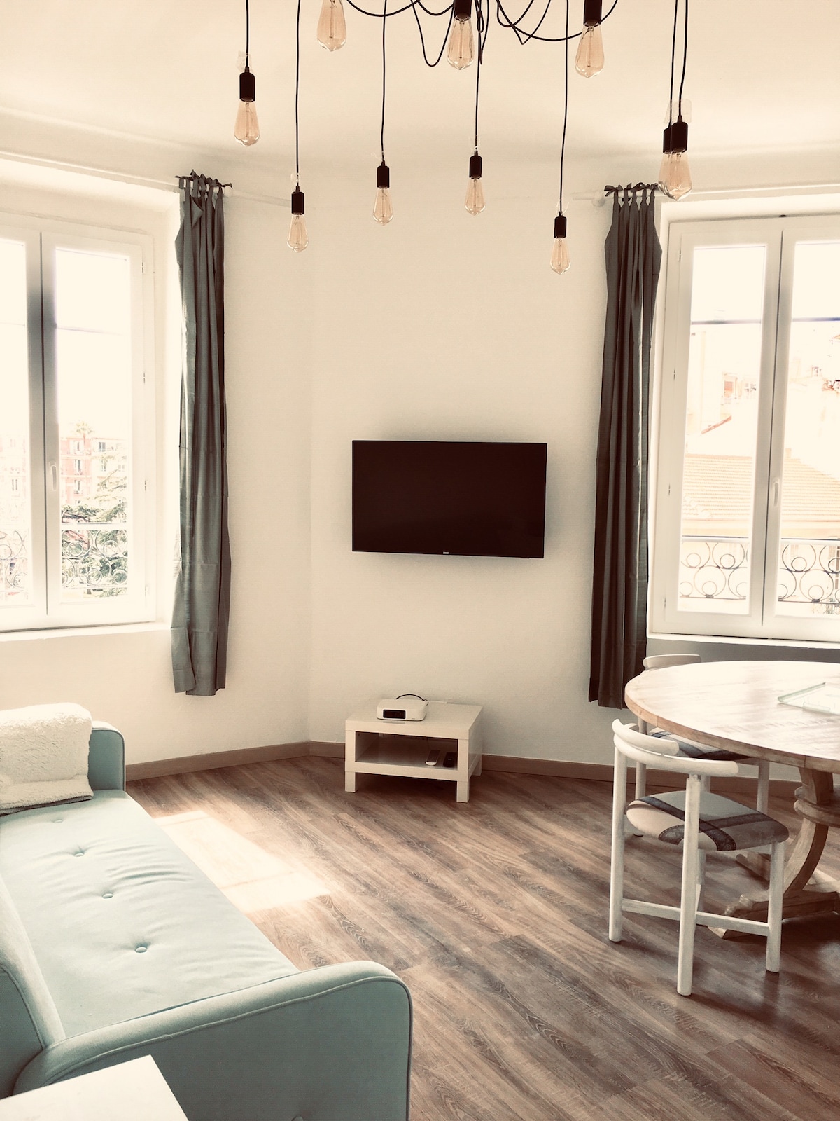 Top performing Airbnb: Nice Port Place, Luminous & Spacious 64m2, Riquier in Nice