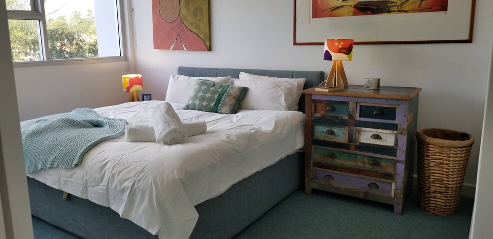 Manly: Beautiful 3 Bedroom apt with stunning views gallery image 4