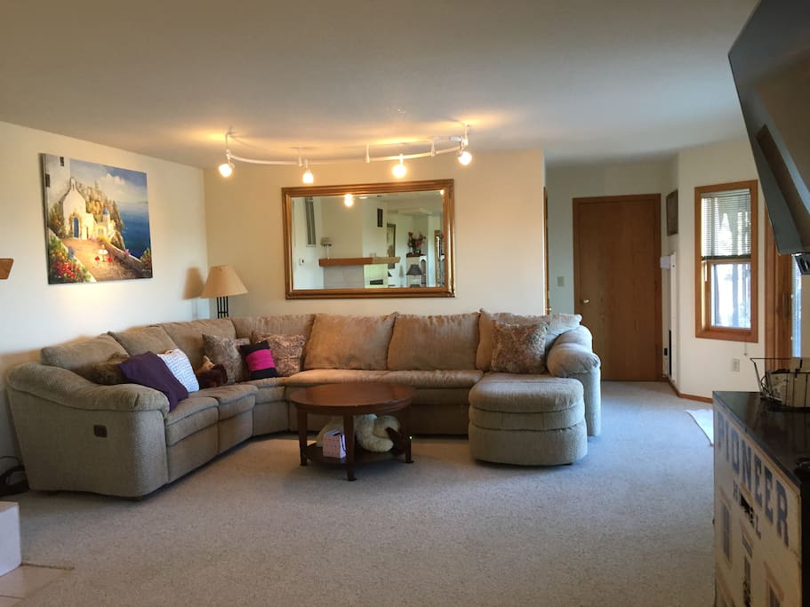 Pull-out sofa w/recliner chair