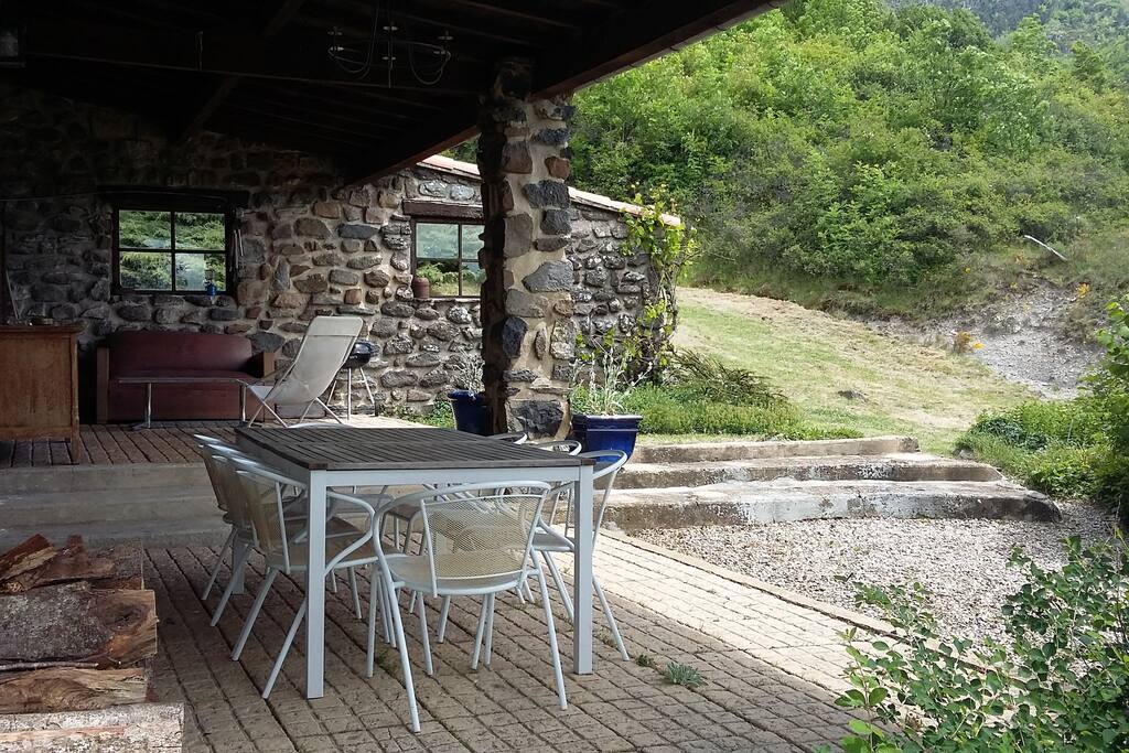 terrasse couverte avec accès salon et cuisine