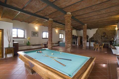 Follonica entero Casale with pool - sleeps 20