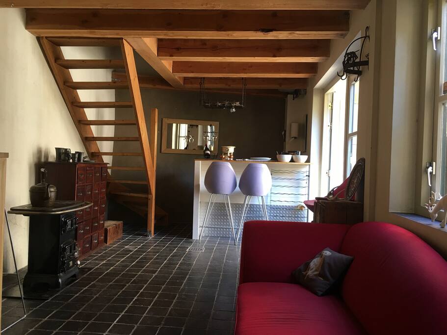 spacious room 8 x 3 meters