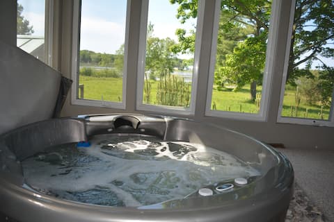West Wing on the Lake, enjoy view, hot tub, sauna!