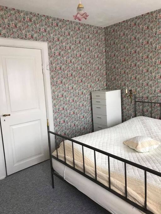 Bed room