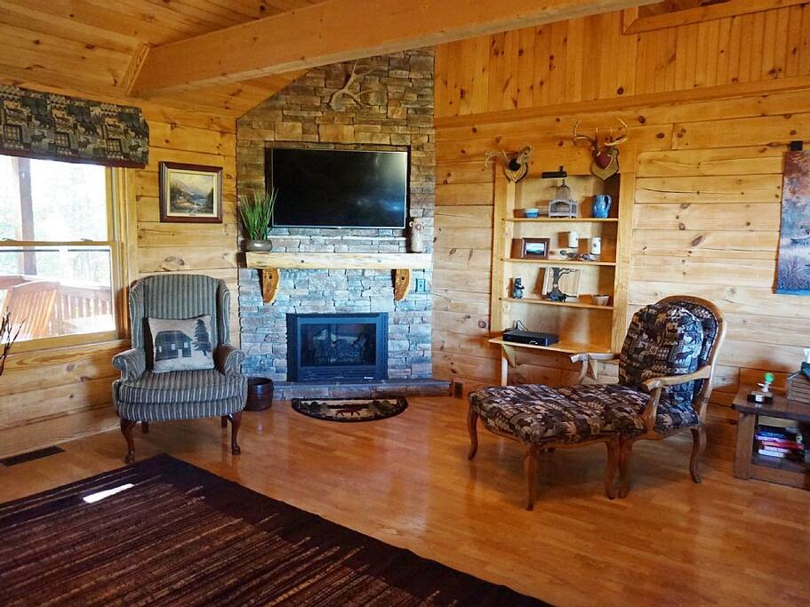 Cozy family room with gas fireplace, DirectTV, Netflix and Amazon Prime Video