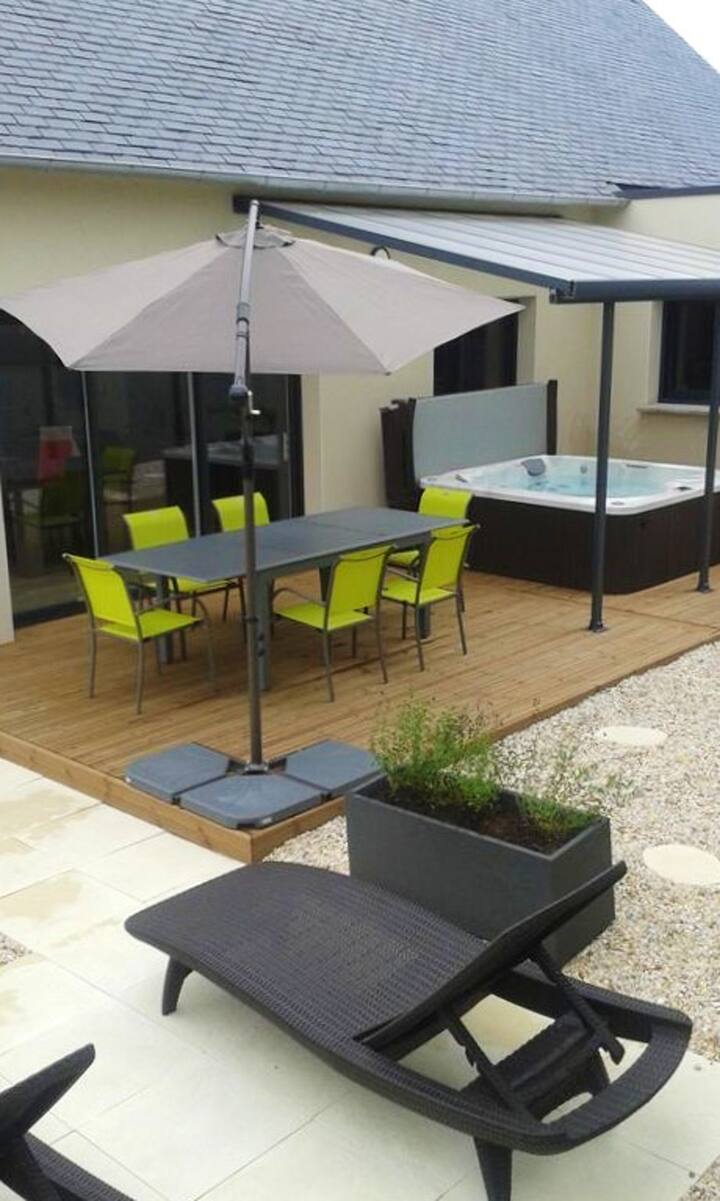 Haus mit 3 Schlafzimmern in Carantec mit möbliertem Garten