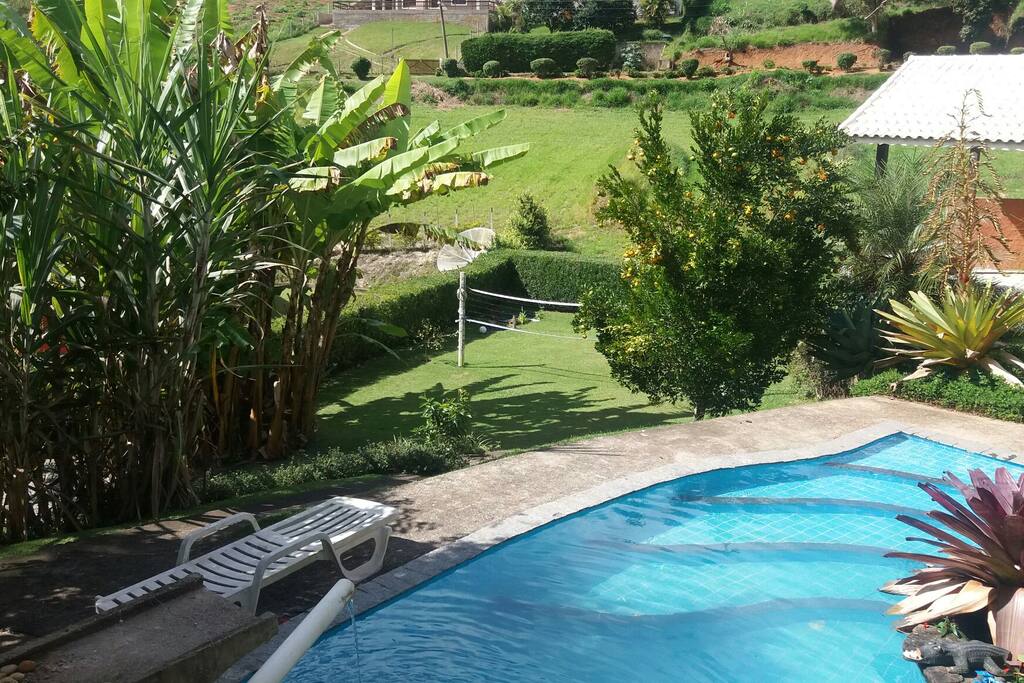Piscina linda e reservada.