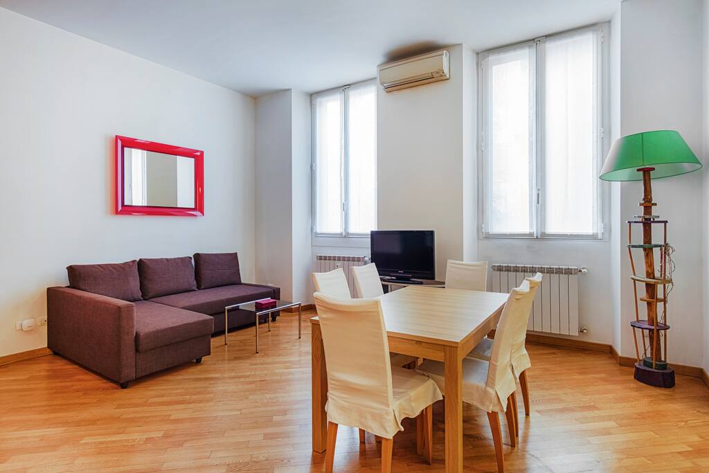Floor 0 - The living room | dining table & bed sofa x2