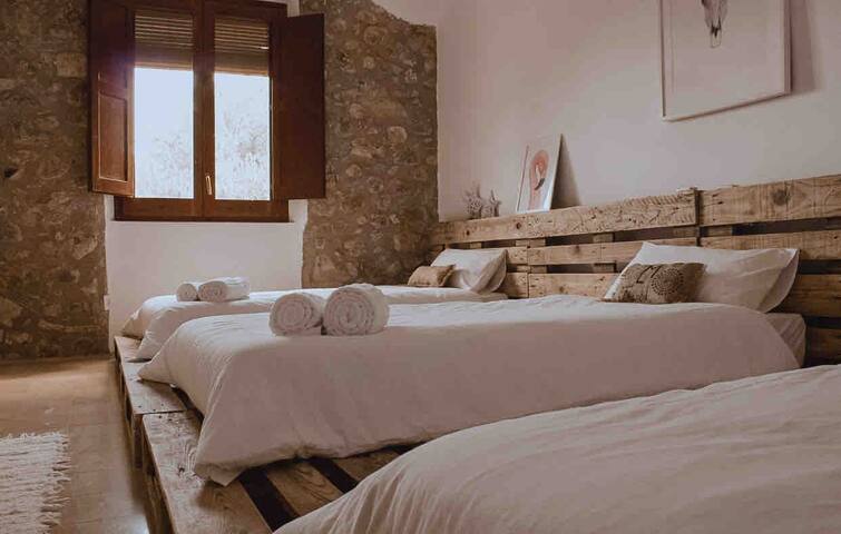 MAS BENET, casa entera 25/26 personas gallery image 4