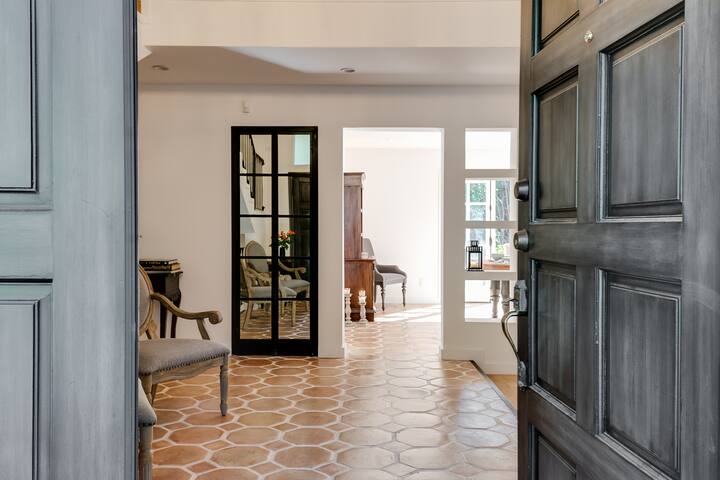 Mediterranean home in BeverlyHills with a view gallery image 2