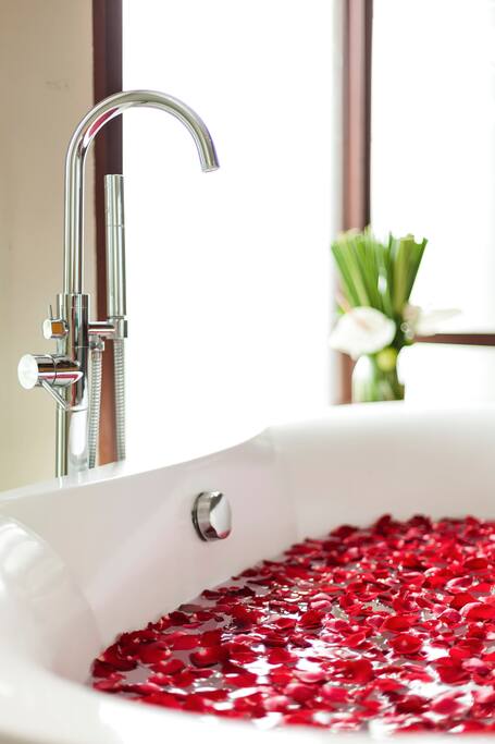 Bathtub with Flower