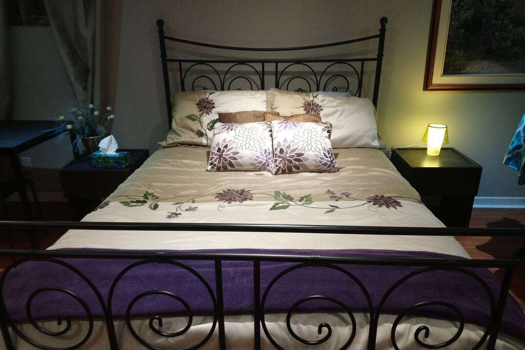 Queen size bed.