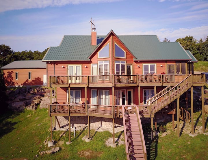 Lakefront “Mountain” Lodge w/ Dock & firepit Cabins for Rent in