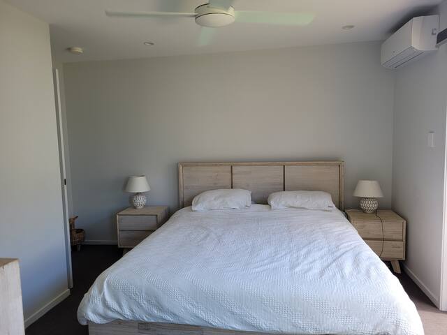 Large private 4 bedroom home. gallery image 5