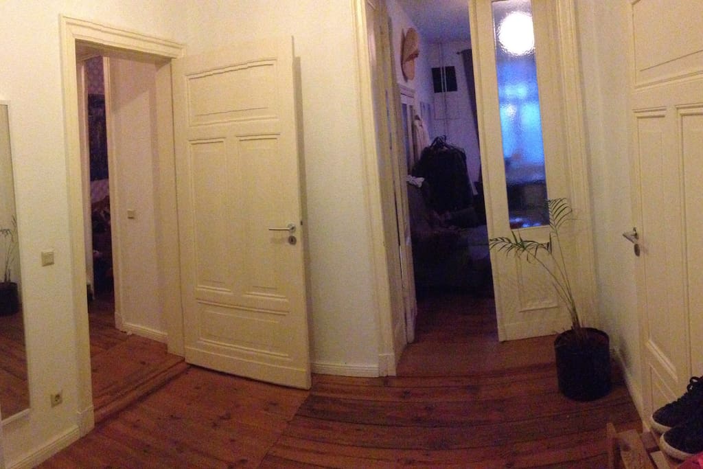Kleiner Flur/
Small hallway