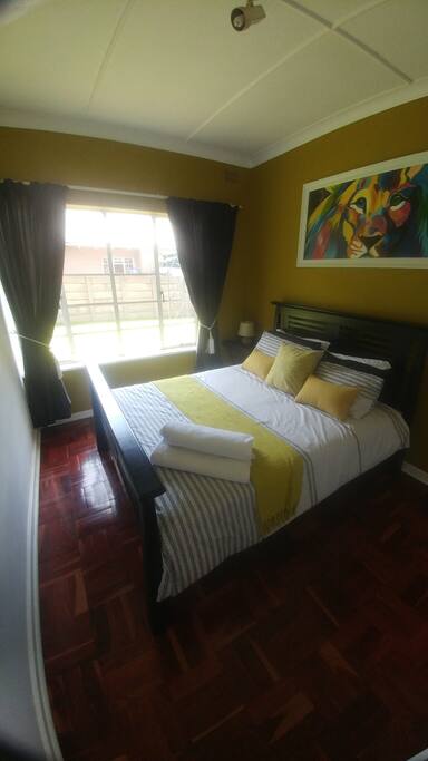 Queen room