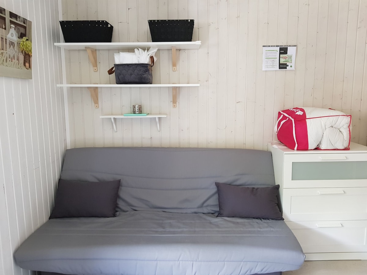 Rozkladacia pohovka a sklad 