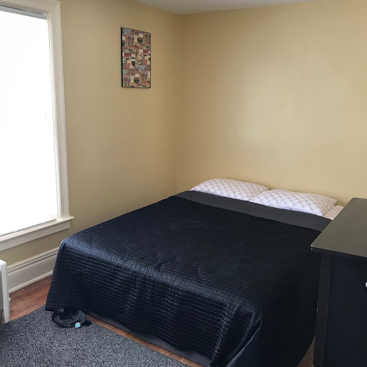 Front bedroom 