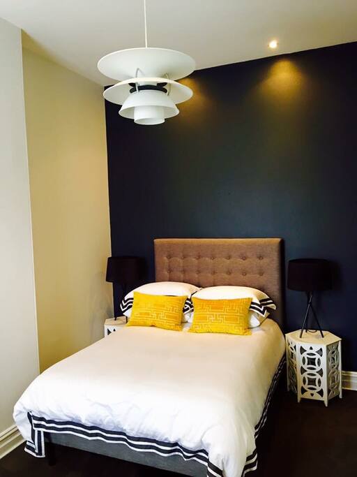 Spacious Double bedroom, Egyptian cotton sheets and luxurious comfortable bed