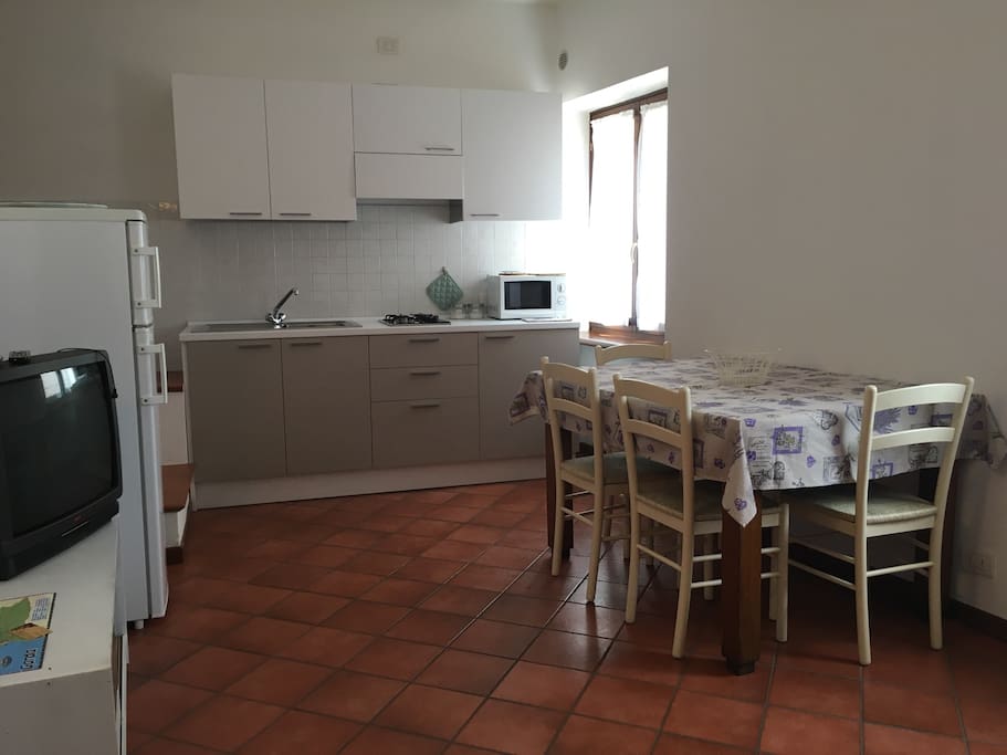 La cucina open space.