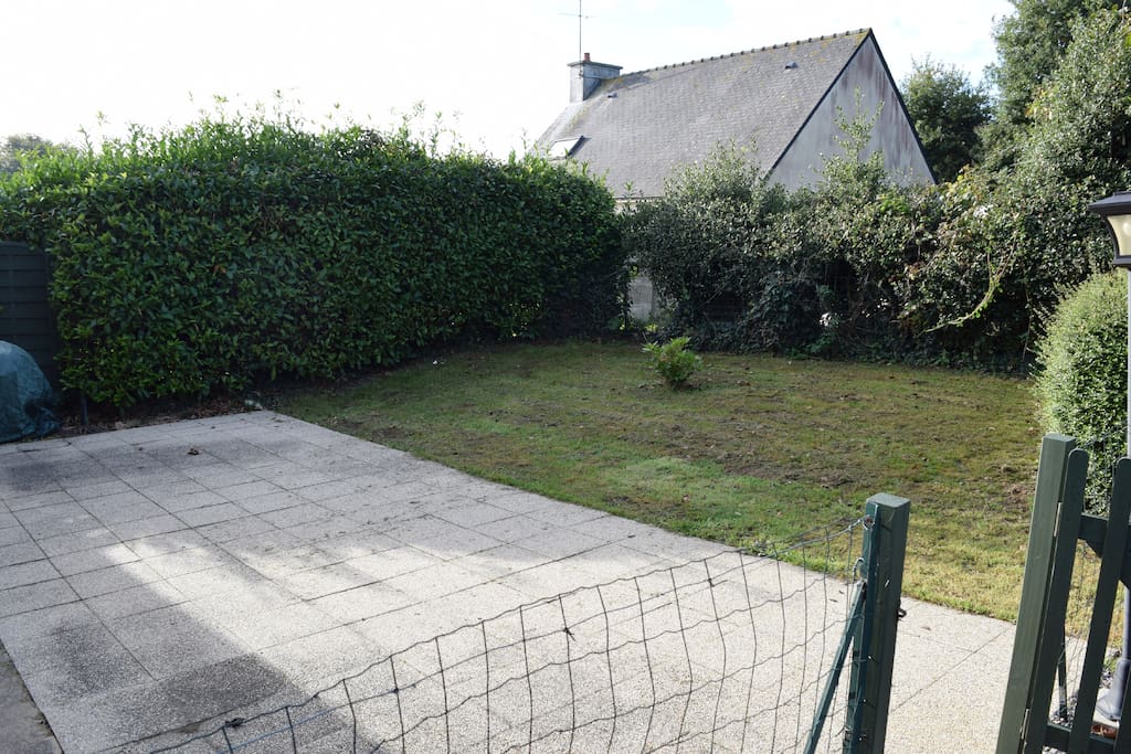 Enclosed terrace and garden