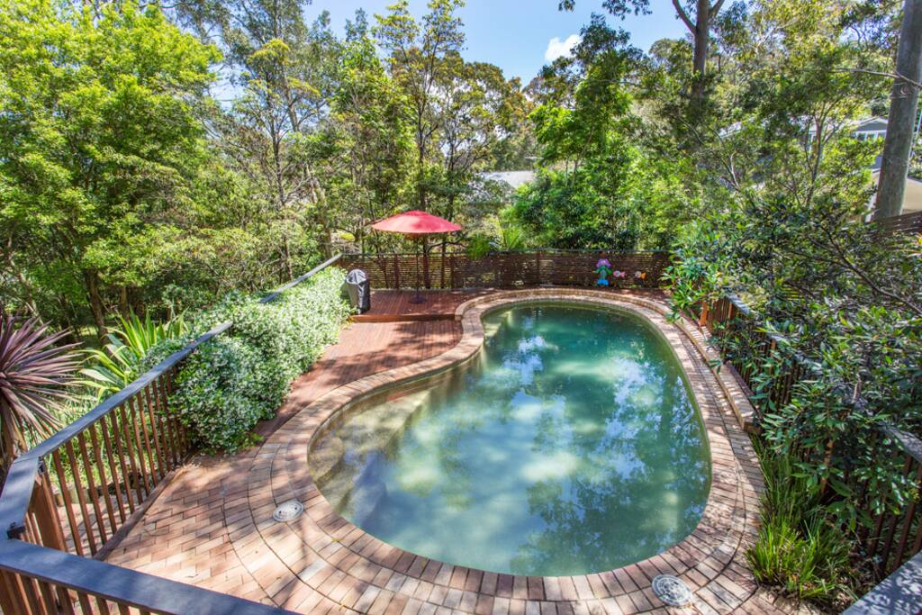 Relaxing pool