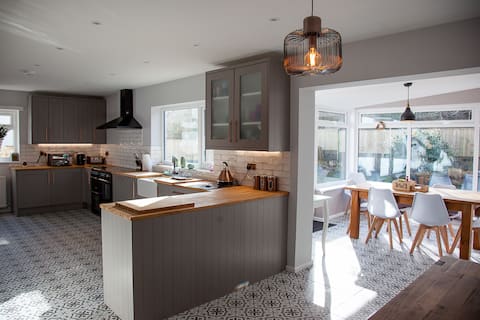 Bay View Bungalow, Sea View & Family Friendly