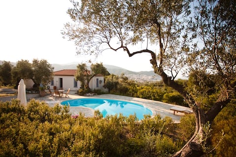 Gorgeous Elia Cottage - private pool and sea views