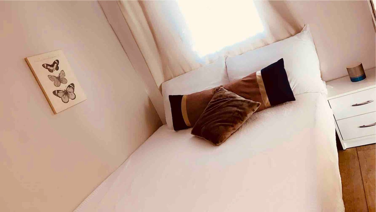 МАЛКА спалня 2