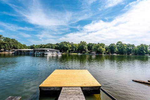 Lake Wylie Oasis with Fire Pit + Kayaks + Dock!