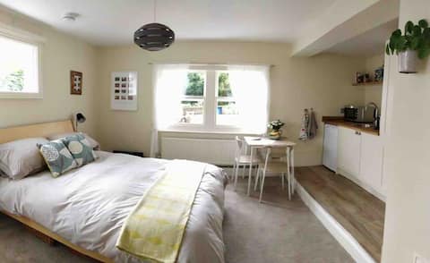 Studio with garden view & off-street parking