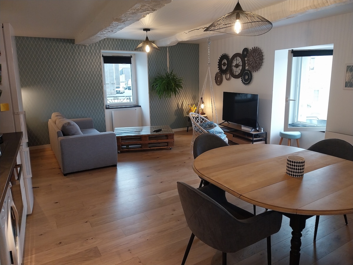 Top Airbnb: Duplex in the town center à Saint Méloir Des Ondes