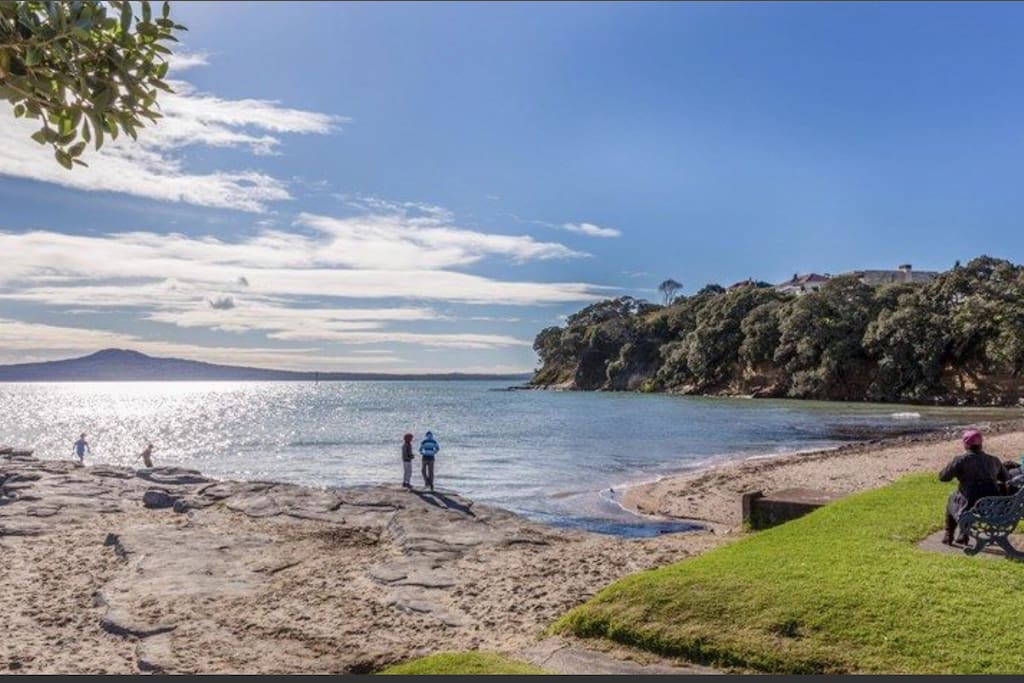 St Heliers Beach 8 mins walk away