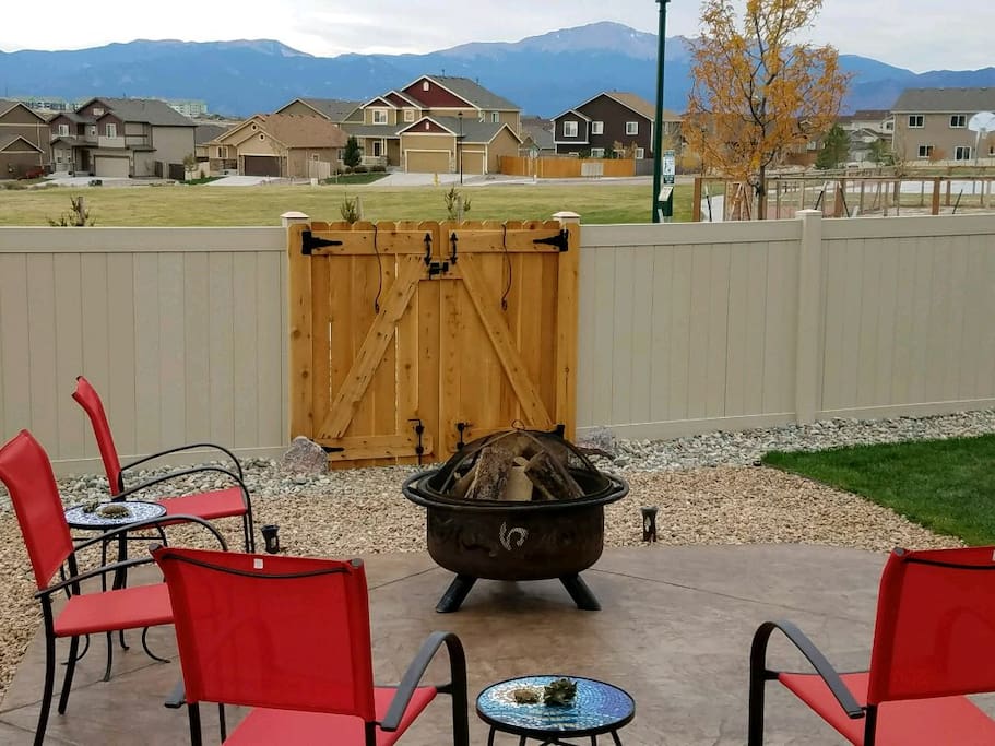 Backyard fire pit and Pikes Peak view!