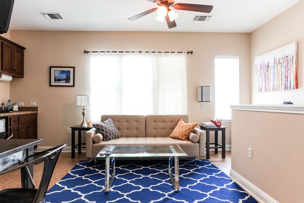 Ample natural daytime lighting
