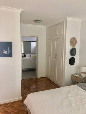 Large and bright house in quiet central location gallery image 4