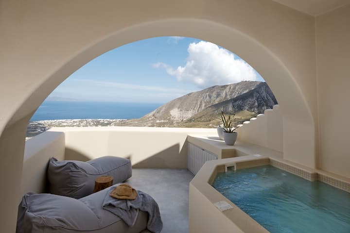 Star Infinity Suite with Private heated Jacuzzi