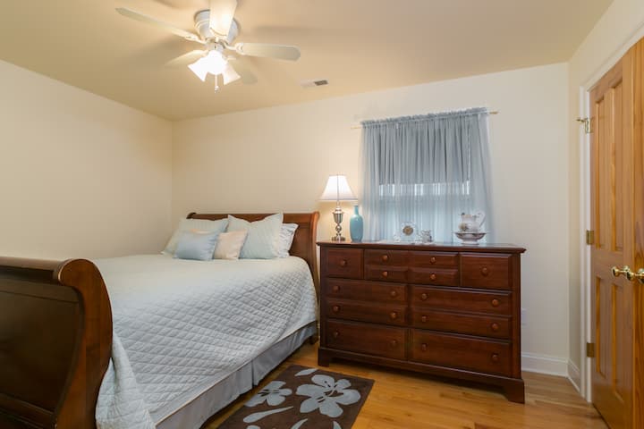 2do  piso #2 habitación de invitados con cama queen size