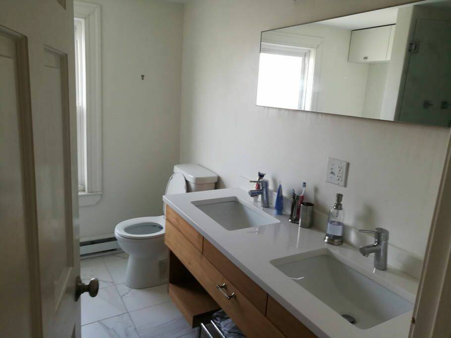The upstairs bathroom