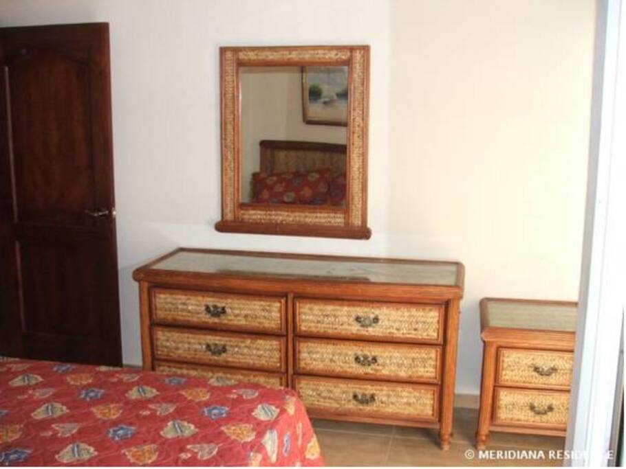 gavetero con mesa de noche