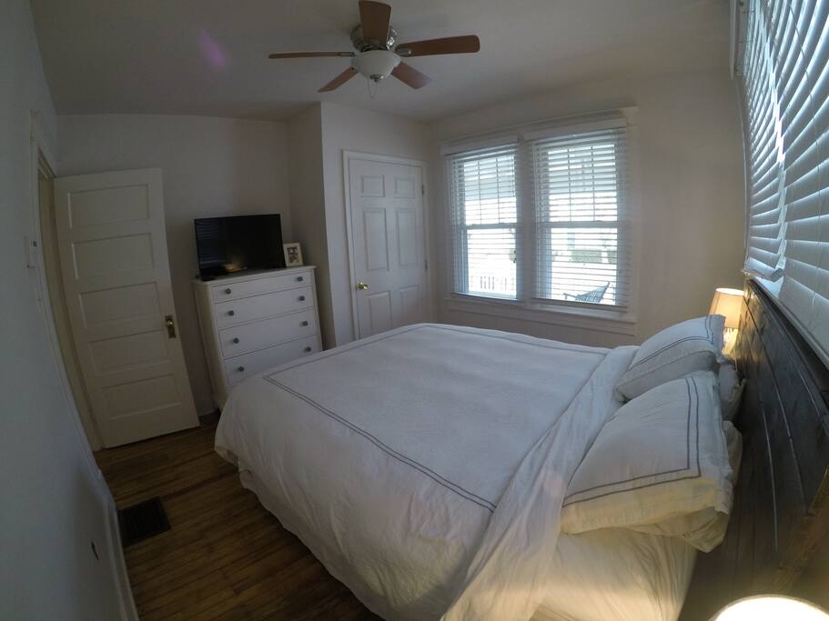 TV in bedroom with queen bed