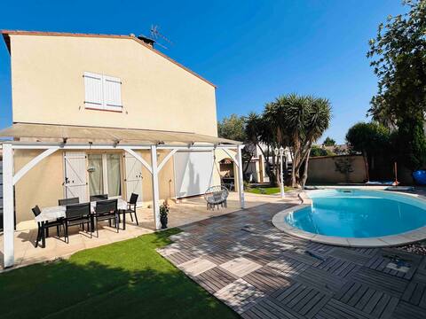 Cozy villa with a quiet pool