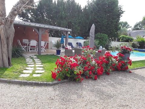 FARMHOUSE WITH POOL IN PRETTY GARDEN