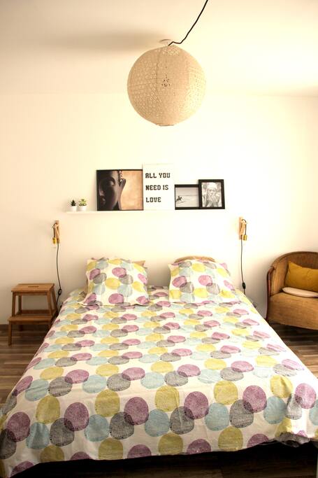 Une chambre calme et accueillante pour un séjour agréable