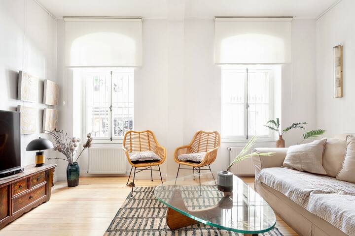 Urban Bridge Loft – 3BR – 2BA – Galata gallery image 4