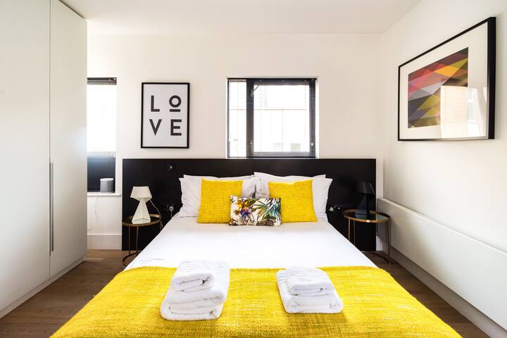 Modern Architect-Designed Duplex Apartment gallery image 3