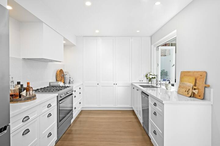 PURE PERFECTION- SUBLIME HAMPTON’S STYLE ABODE gallery image 3