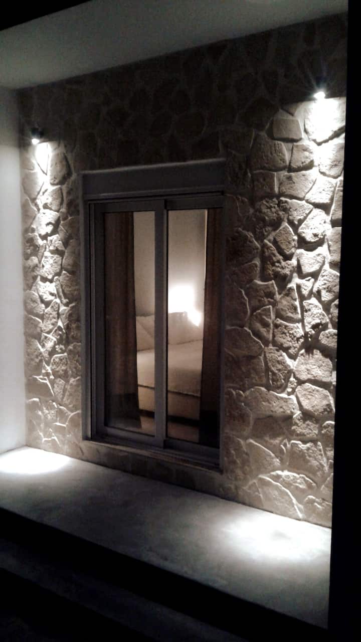 vista al dormitorio 1, iluminación nocturna